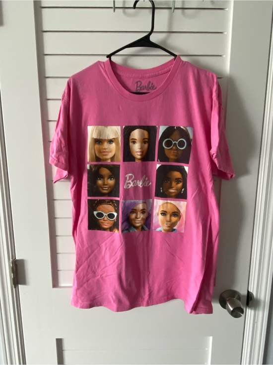 Tops - Barbie Mattel Pink Graphic Short Sleeve Tshirt 100% Cotton Size Large